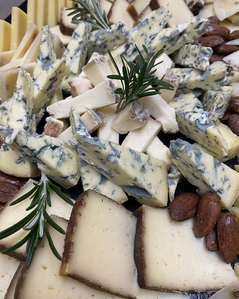 Plateaux apéritif fromages à Vals-les-Bains Ardèche Plateaux apéritif fromages à Vals-les-Bains Ardèche
