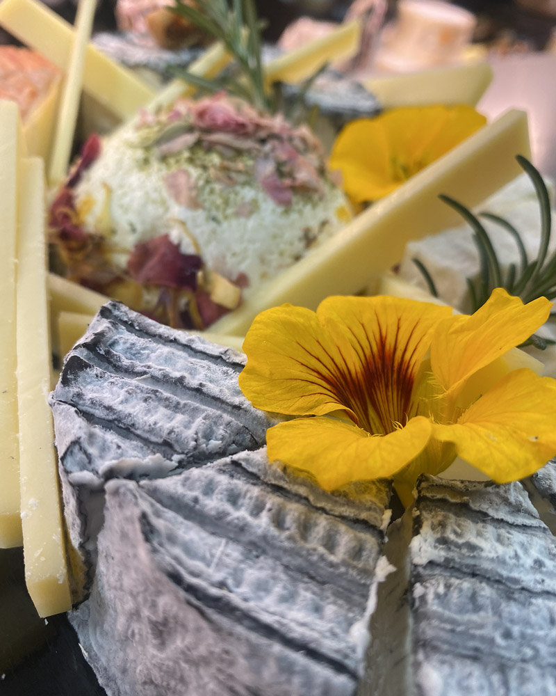 Plateau de Fromage chez la Valsoise commerce à Vals-les-Bains